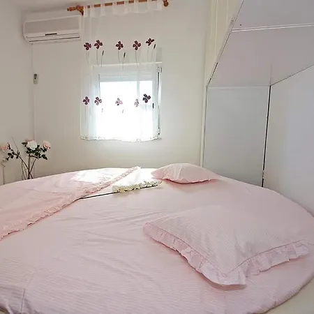 Apartment Samanta Supetar