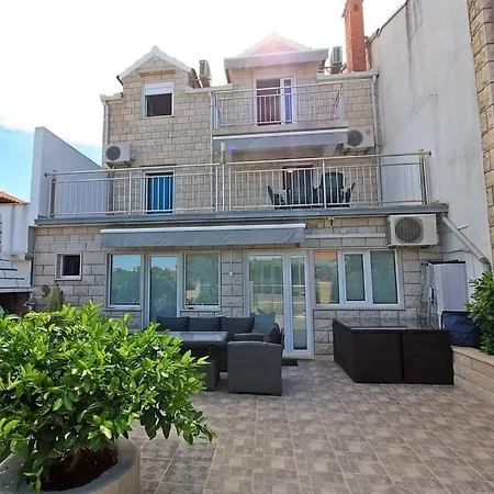 Samanta Apartment
