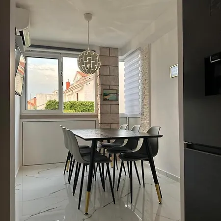 Samanta Apartment *