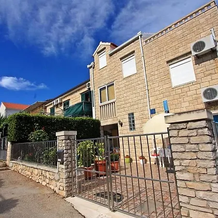 Samanta Супетар