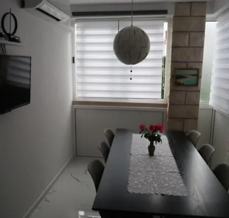 Samanta Супетар